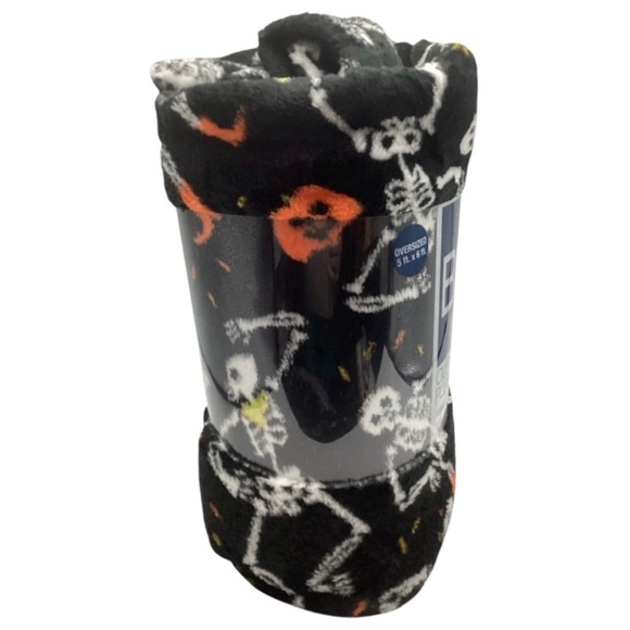 Halloween “Party Skeletons” Oversized Supersoft Printed Plush Throw Blanket NWT - Picture 3 of 10